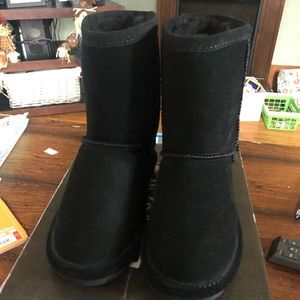 ‼️bearpaw boots‼️